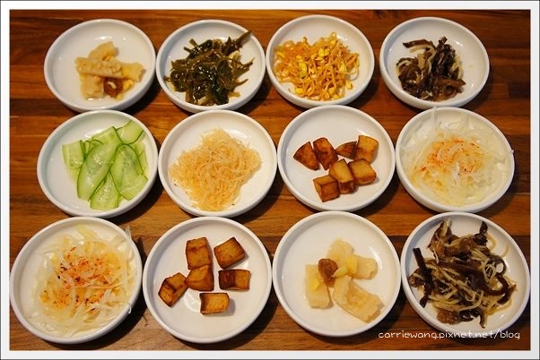 【台中韓式餐廳】豆腐35．TOFU thirty five@文心店。有咖啡館氛圍的韓式餐廳，小菜吃到飽嘛免驚！ @飛天璇的口袋