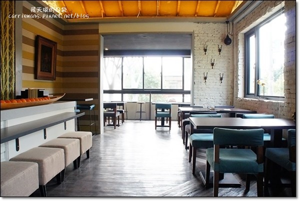 麋路咖啡輕食坊．Meet Road：老宅改建咖啡館，裡面充滿麋鹿的元素，一個適合放鬆與享受幸福的空間(已歇業) @飛天璇的口袋