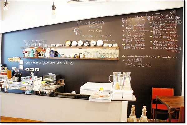 【台中下午茶】順咖啡．Soon Café。樸實小巧的咖啡館，咖啡好喝，甜點好吃… @飛天璇的口袋