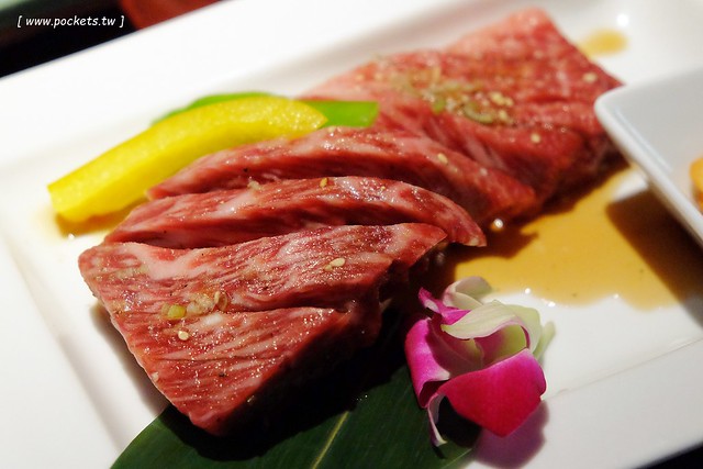 日本沖繩｜敘敘苑燒肉｜日本超人氣燒肉店，和牛質感一等一沒話說，但是價格也是一等一的，推薦商業午餐比較划算 @飛天璇的口袋