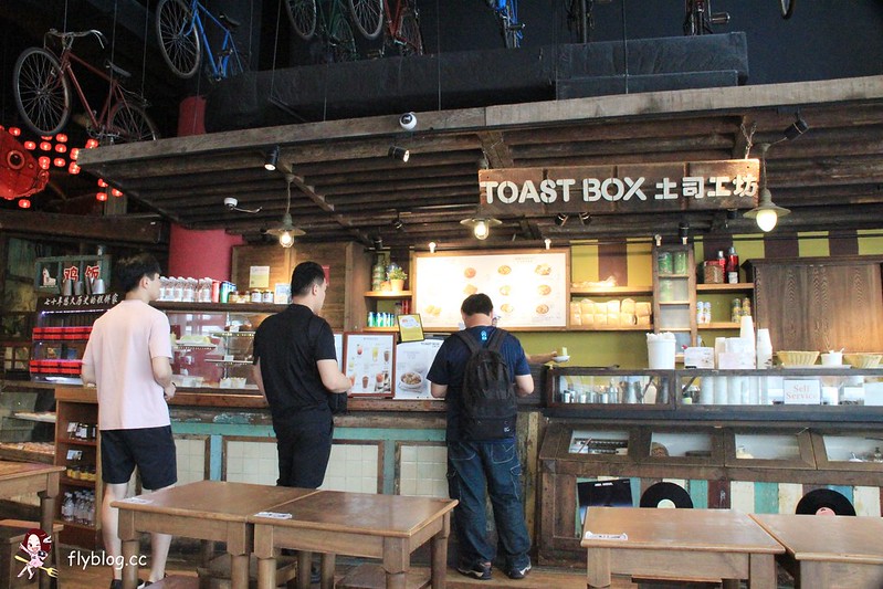吐司工坊．Toast Box┃新加坡美食：新加坡必吃早餐，Vivo City怡豐城大食代美食街，咖椰吐司、香蘭蛋糕和辣死你媽一網打盡 @飛天璇的口袋