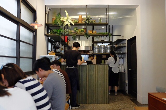早伴早餐｜老宅改建早午餐店，環境簡單樸實，餐點平價深受學生族群的喜歡 @飛天璇的口袋