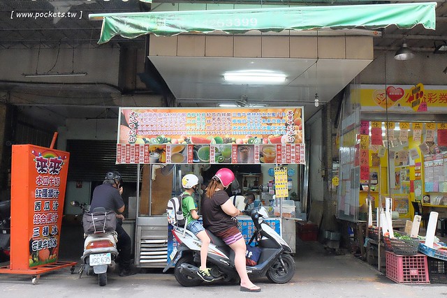 來來冰果店｜水湳市場內營業近30個年頭的老字號冰菓店，料多又實在價格也便宜 @飛天璇的口袋