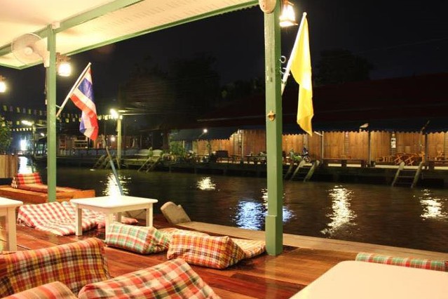 泰國安帕瓦｜Baanrak Amphawa 安帕瓦愛之家旅館｜泰國傳統水上屋，鄰近安帕瓦水上市場，可以參加晚上賞螢清晨供僧活動 @飛天璇的口袋