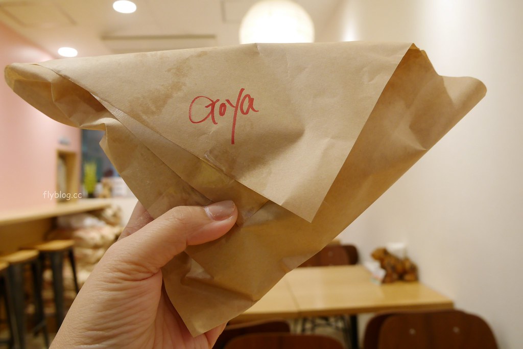 日本沖繩｜豬肉蛋飯糰｜沖繩那霸國內機場就吃的到，個人推薦苦瓜天婦羅口味 @飛天璇的口袋