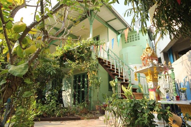 泰國安帕瓦｜Baanrak Amphawa 安帕瓦愛之家旅館｜泰國傳統水上屋，鄰近安帕瓦水上市場，可以參加晚上賞螢清晨供僧活動 @飛天璇的口袋