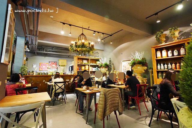 Q Garden Cafe｜有如置身南歐花園的浪漫氛圍，集合早午餐、咖啡、披薩和進口傢俱花器，彰化超漂亮IG打卡新景點(已停業) @飛天璇的口袋