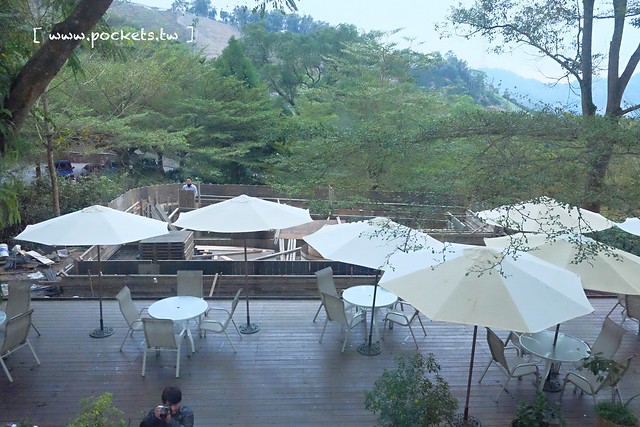 桃李河畔｜新社著名景觀餐廳，傍晚的時候風景更漂亮，情侶約會和遛小孩的好地方 @飛天璇的口袋
