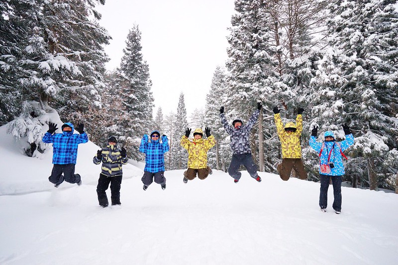 Fairy Land金山滑雪場┃福島旅遊景點：搭乘雪地纜車體驗，還有初階版的雪上甜甜圈、雪鞦和雪盆…等，冬季到奧會津就是要滑雪 @飛天璇的口袋