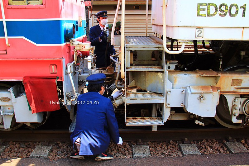 【日本靜岡】大井川鐵道~新金谷站搭乘復古懷舊SL號蒸氣火車，鐵道界的活化石也是日本最美的鐵道之一，還有期間限定的湯瑪士小火車 @飛天璇的口袋