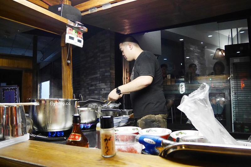 有囍拉麵：從深夜食堂起家的拉麵店，還有日本點餐機投幣點餐 @飛天璇的口袋