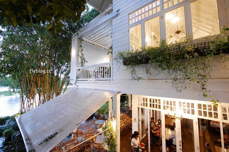 泰國清萊｜Chivit Thamma Da Coffee House(ชีวิตธรรมดา)｜清萊最美的河畔餐廳，充滿歐洲鄉村風格，下午茶悠閒的好地方 @飛天璇的口袋