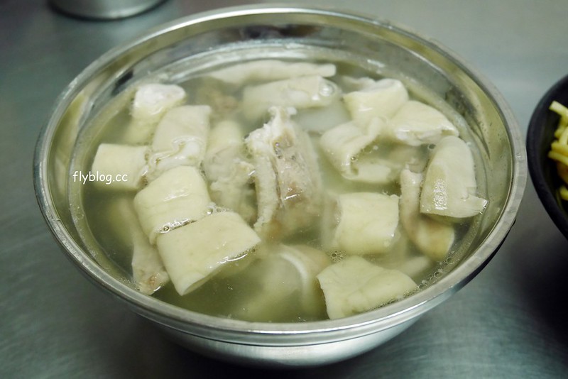 台中北屯｜巧緣炒麵．台中在地20年的好味道，綜合湯料多味美很有誠意 @飛天璇的口袋
