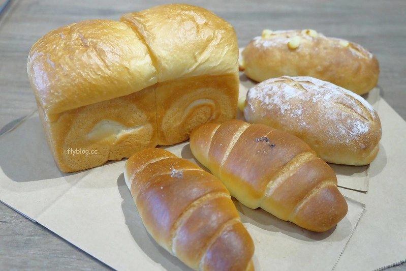 台中100pain 麵包製造室｜粉絲頁限量預購的好吃麵包，晚上9點一開放就造成搶購 @飛天璇的口袋