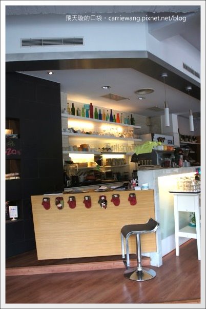 【台中咖啡館】52 Café．3D立體小熊拉花拿鐵很威，但是服務呢？！ @飛天璇的口袋