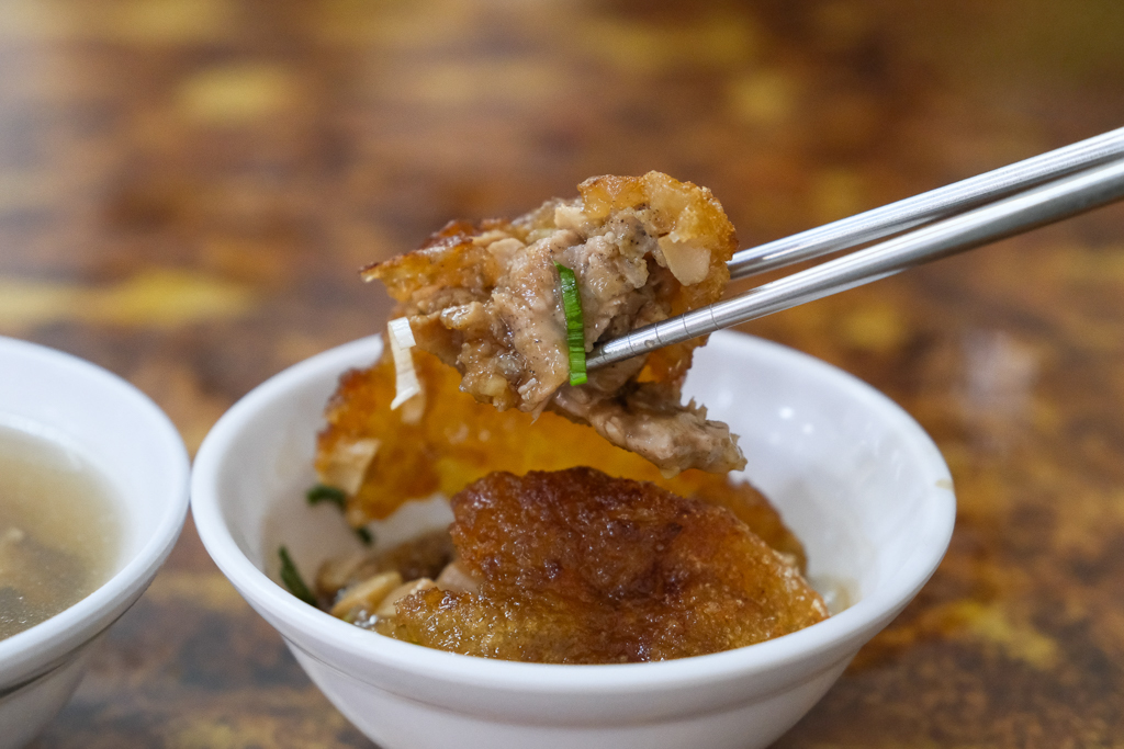 台中北區｜吳記脆皮肉圓．外皮炸的金黃的肉圓，假日總是大排長龍 @飛天璇的口袋