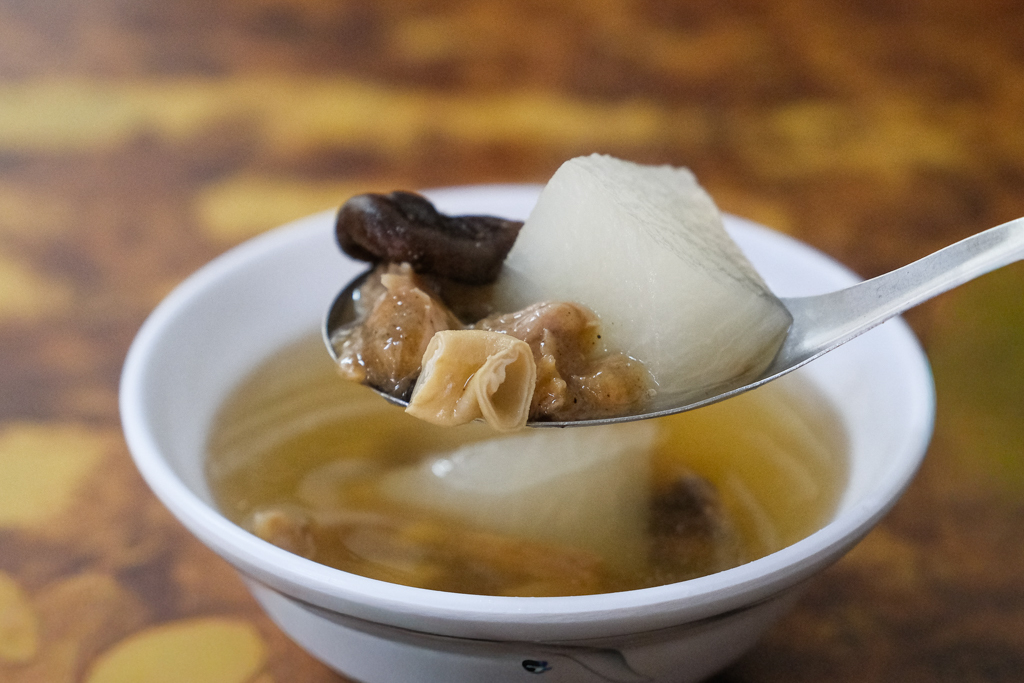 台中北區｜吳記脆皮肉圓．外皮炸的金黃的肉圓，假日總是大排長龍 @飛天璇的口袋