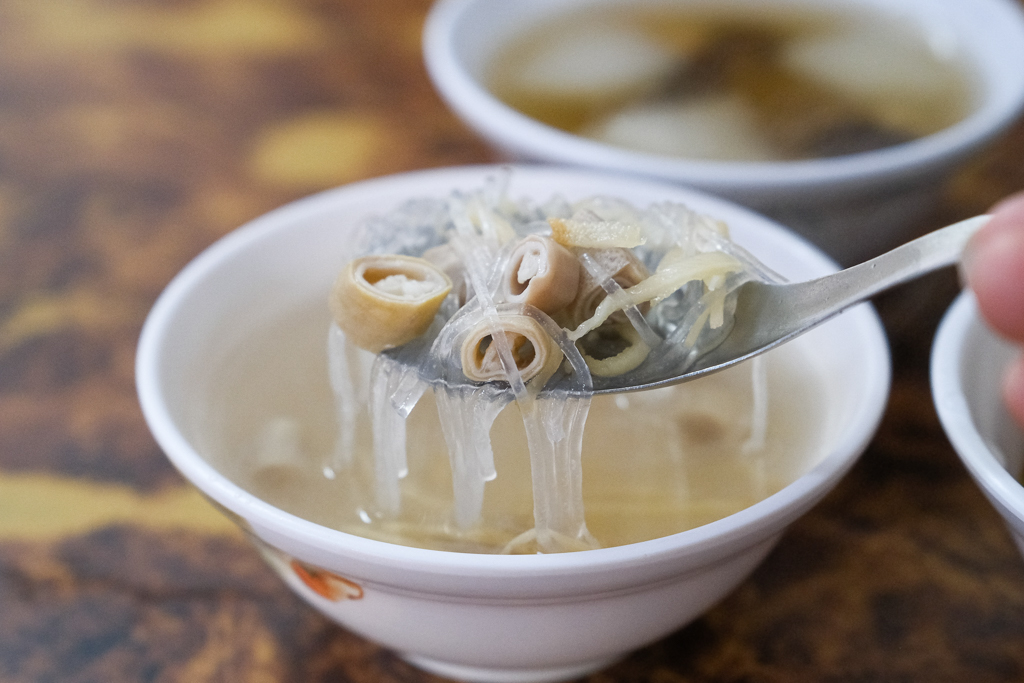 台中北區｜吳記脆皮肉圓．外皮炸的金黃的肉圓，假日總是大排長龍 @飛天璇的口袋