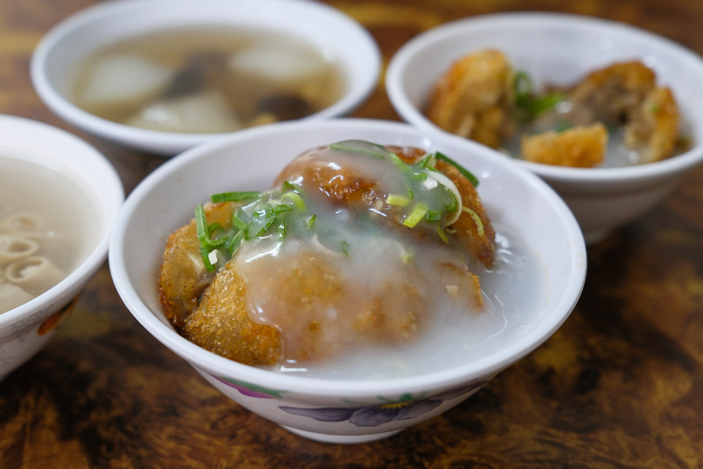 台中北區｜吳記脆皮肉圓．外皮炸的金黃的肉圓，假日總是大排長龍 @飛天璇的口袋