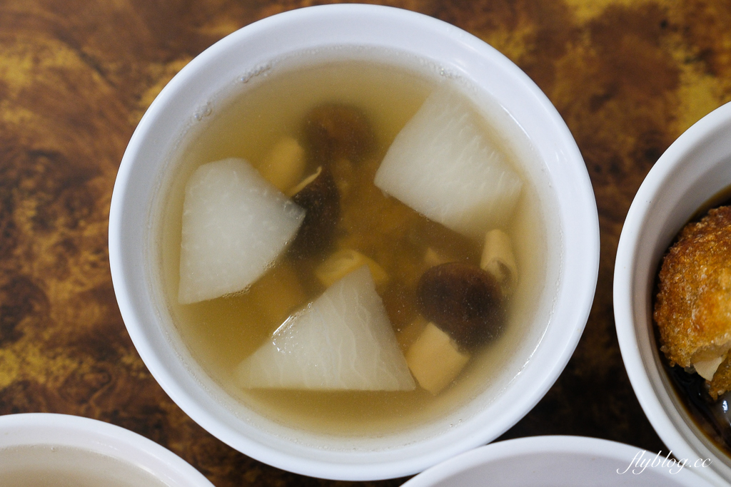 台中北區｜吳記脆皮肉圓．外皮炸的金黃的肉圓，假日總是大排長龍 @飛天璇的口袋