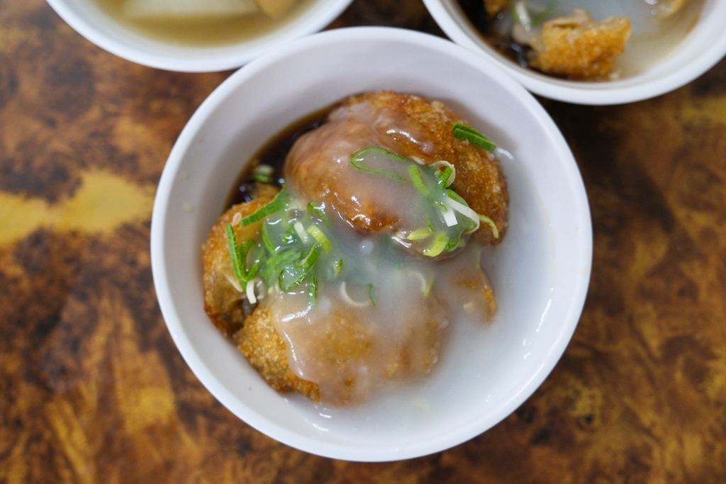 台中北區｜吳記脆皮肉圓．外皮炸的金黃的肉圓，假日總是大排長龍 @飛天璇的口袋