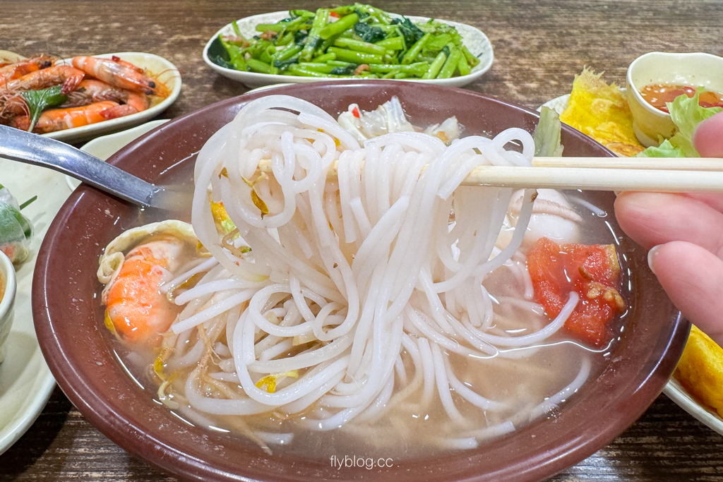台中東區｜裴越南小吃．平價美味越南料理推薦！生菜春捲、黃皮煎蛋必點，CP值爆表 @飛天璇的口袋