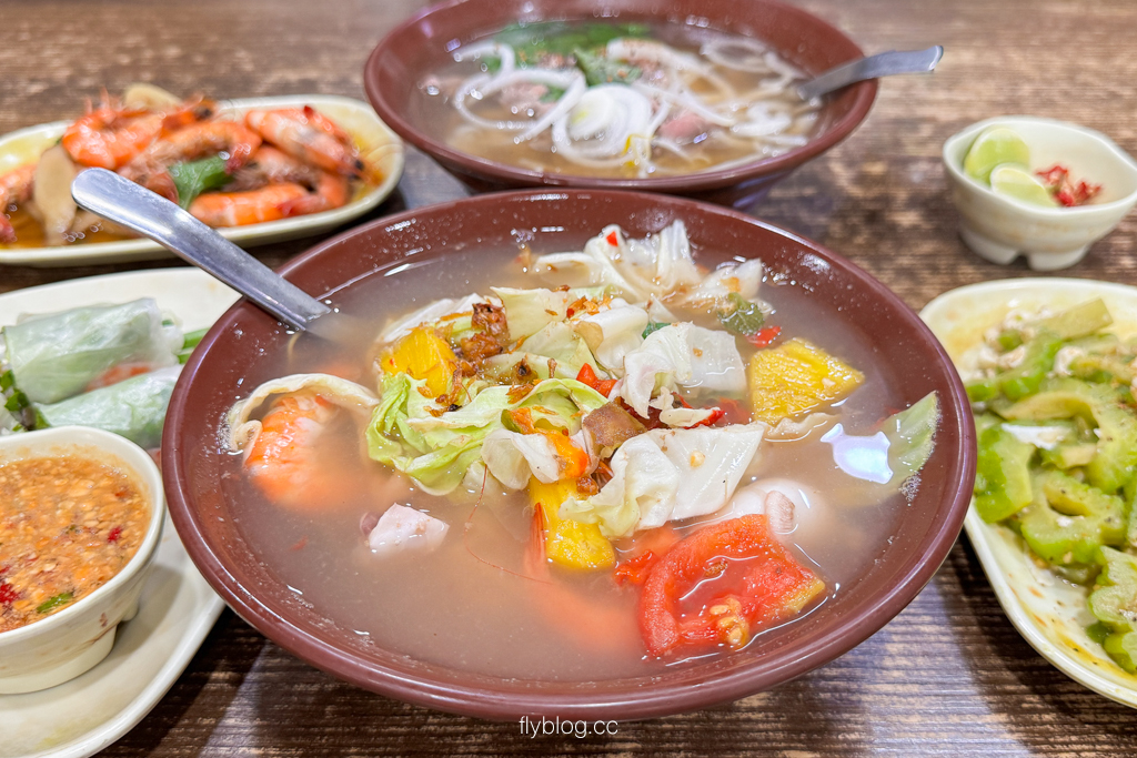 台中東區｜裴越南小吃．平價美味越南料理推薦！生菜春捲、黃皮煎蛋必點，CP值爆表 @飛天璇的口袋