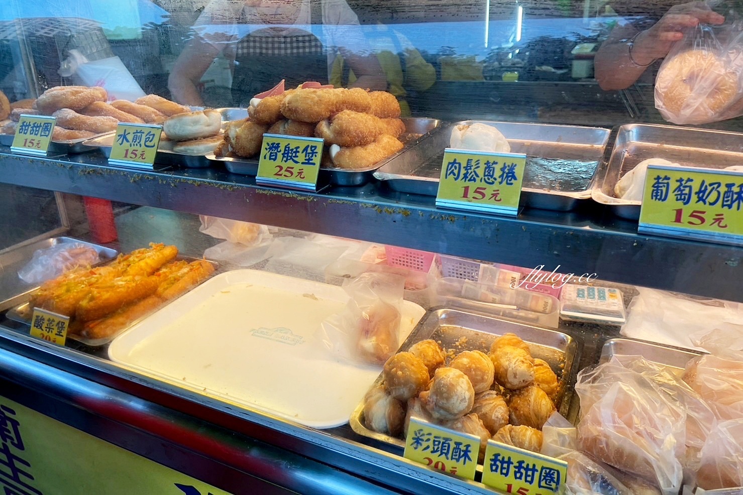 台中北區｜科博館水煎包，在地50年的老店，台中銅板美食推薦 @飛天璇的口袋