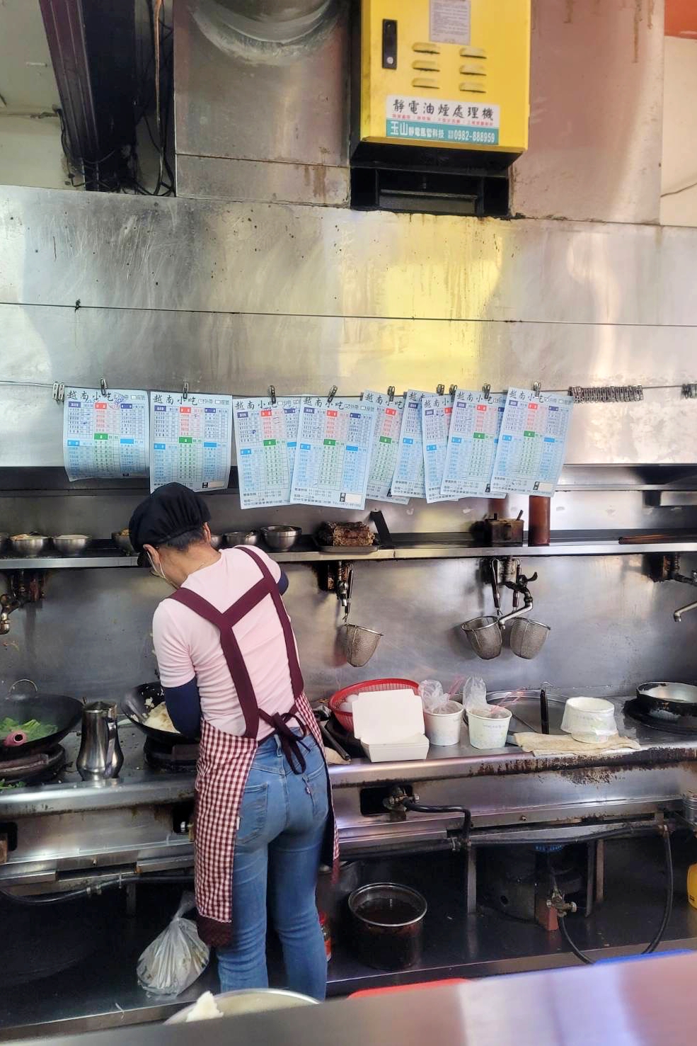 台中東區｜樂業路越南小吃．裴記員工出來開的店，餐點更棒環境更好 @飛天璇的口袋