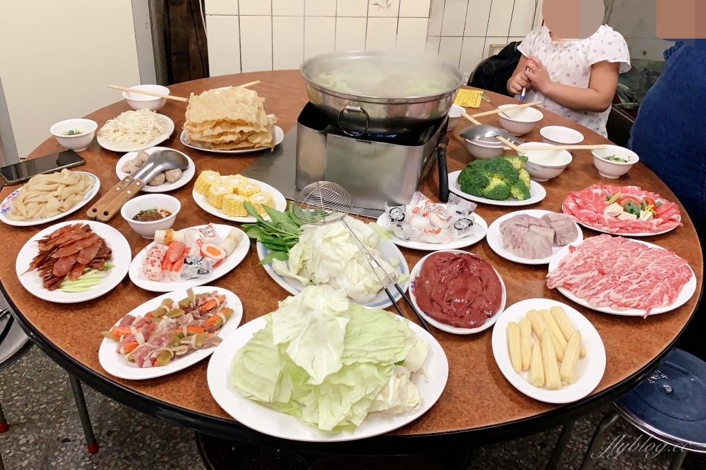 台中中區｜台灣陳沙茶火鍋，電子街的隱藏版美食，很像在香港吃大排檔的感覺 @飛天璇的口袋