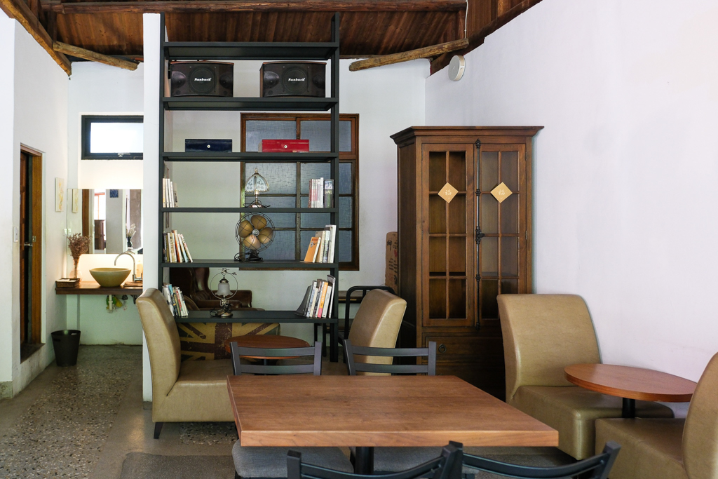 台中西區｜KOPHY coffee&philosophy．精明商圈不限時咖啡館，提供插座享受一個人的空間 @飛天璇的口袋