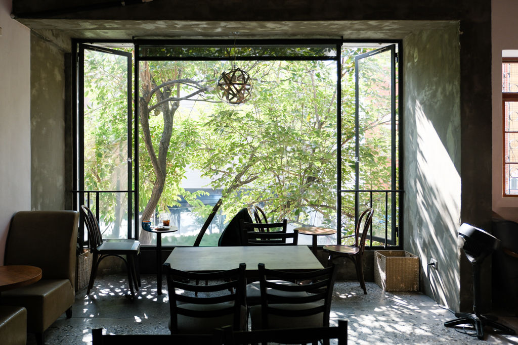 台中西區｜KOPHY coffee&philosophy．精明商圈不限時咖啡館，提供插座享受一個人的空間 @飛天璇的口袋