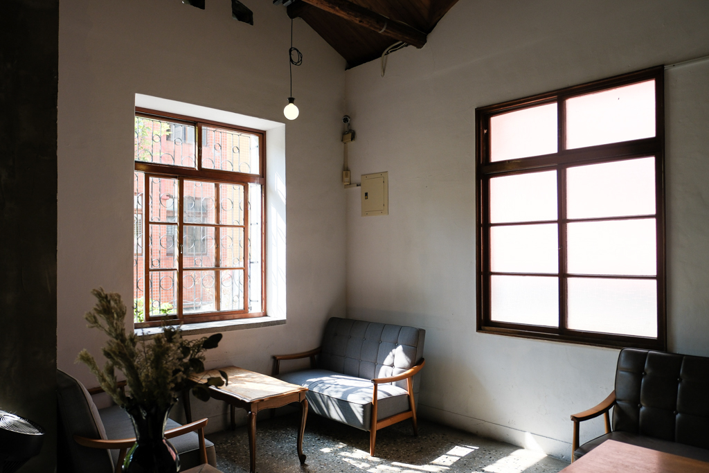 台中西區｜KOPHY coffee&philosophy．精明商圈不限時咖啡館，提供插座享受一個人的空間 @飛天璇的口袋