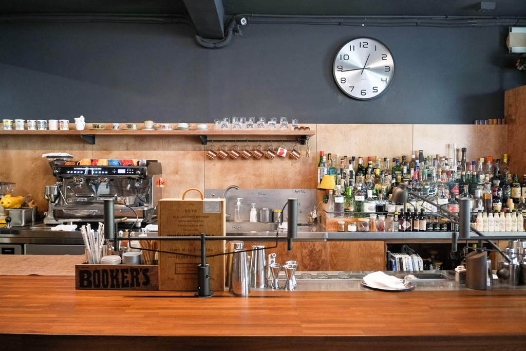 台中西區｜KOPHY coffee&philosophy．精明商圈不限時咖啡館，提供插座享受一個人的空間 @飛天璇的口袋