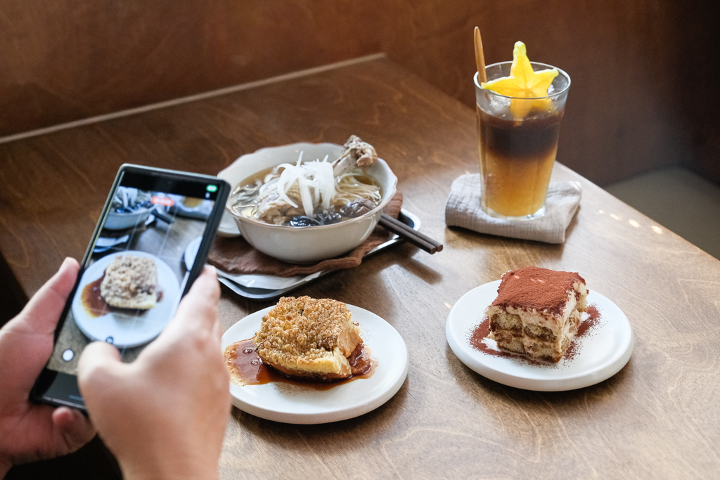 Emack & Bolio&rsquo;s┃ 台中西屯美食：來自美國波斯頓的堆疊冰淇淋，華麗又濃郁的搖滾風味，一起體驗疊疊樂的樂趣 @飛天璇的口袋