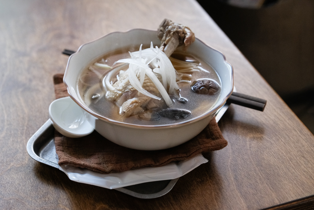 台中西區｜KOPHY coffee&philosophy．精明商圈不限時咖啡館，提供插座享受一個人的空間 @飛天璇的口袋