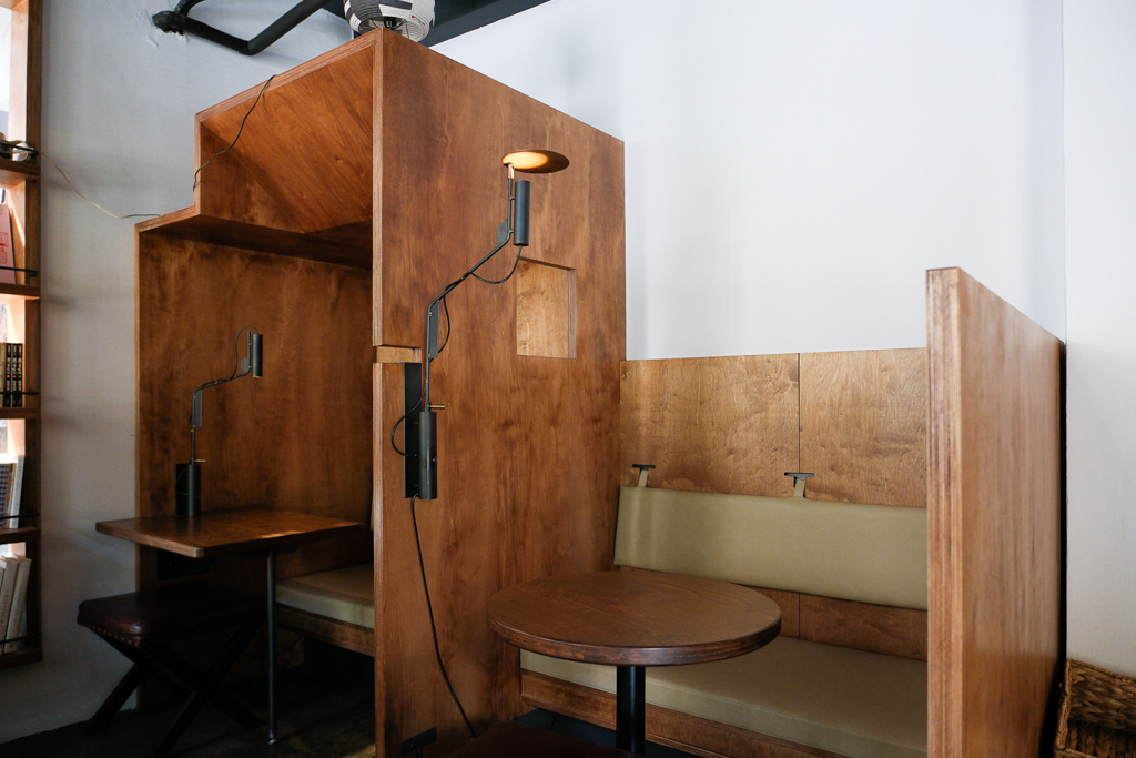 台中西區｜KOPHY coffee&philosophy．精明商圈不限時咖啡館，提供插座享受一個人的空間 @飛天璇的口袋