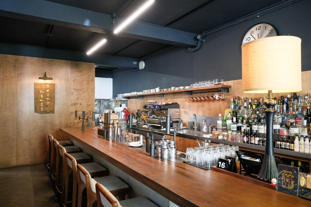 台中西區｜KOPHY coffee&philosophy．精明商圈不限時咖啡館，提供插座享受一個人的空間 @飛天璇的口袋