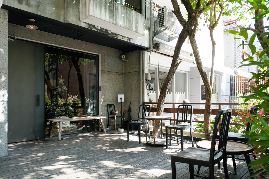 台中西區｜KOPHY coffee&philosophy．精明商圈不限時咖啡館，提供插座享受一個人的空間 @飛天璇的口袋