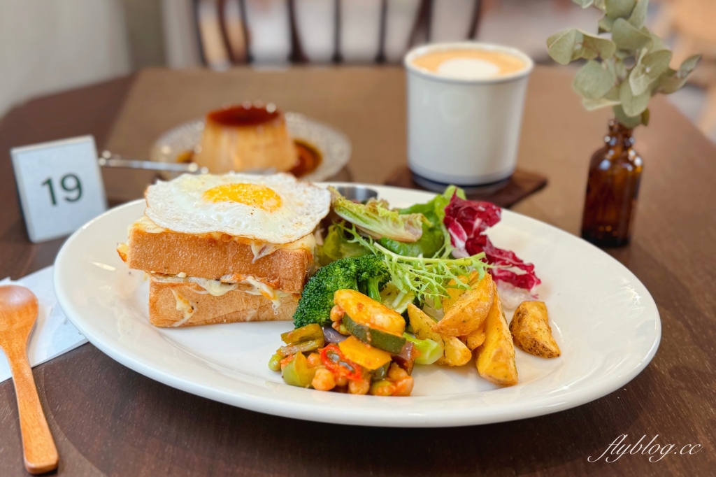 台中北區｜田樂學院店．浴火重生再出發，中國醫藥大學老宅早午餐 @飛天璇的口袋