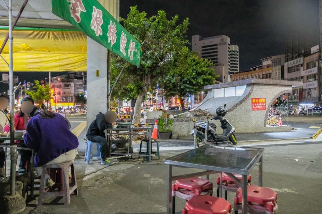 台中北屯｜阿春麵担．北屯國小地下道旁，默默經營60年的麵店 @飛天璇的口袋