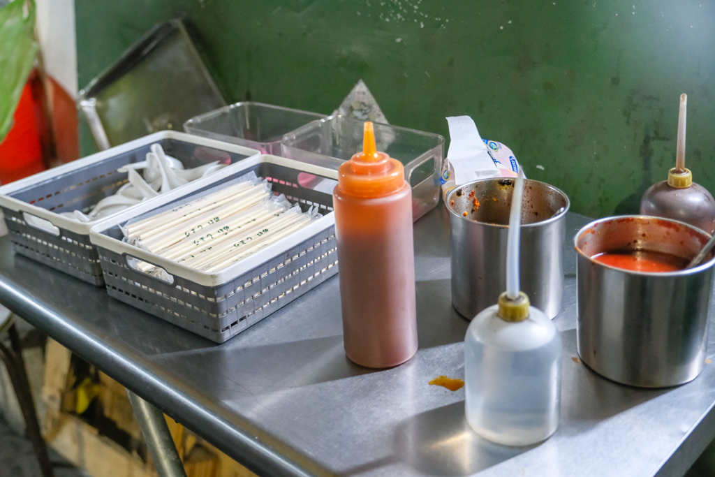 台中北屯｜阿春麵担．北屯國小地下道旁，默默經營60年的麵店 @飛天璇的口袋