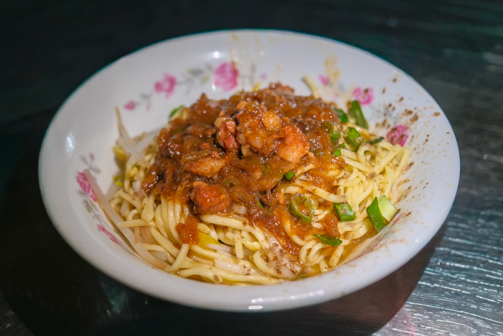 台中北屯｜阿春麵担．北屯國小地下道旁，默默經營60年的麵店 @飛天璇的口袋