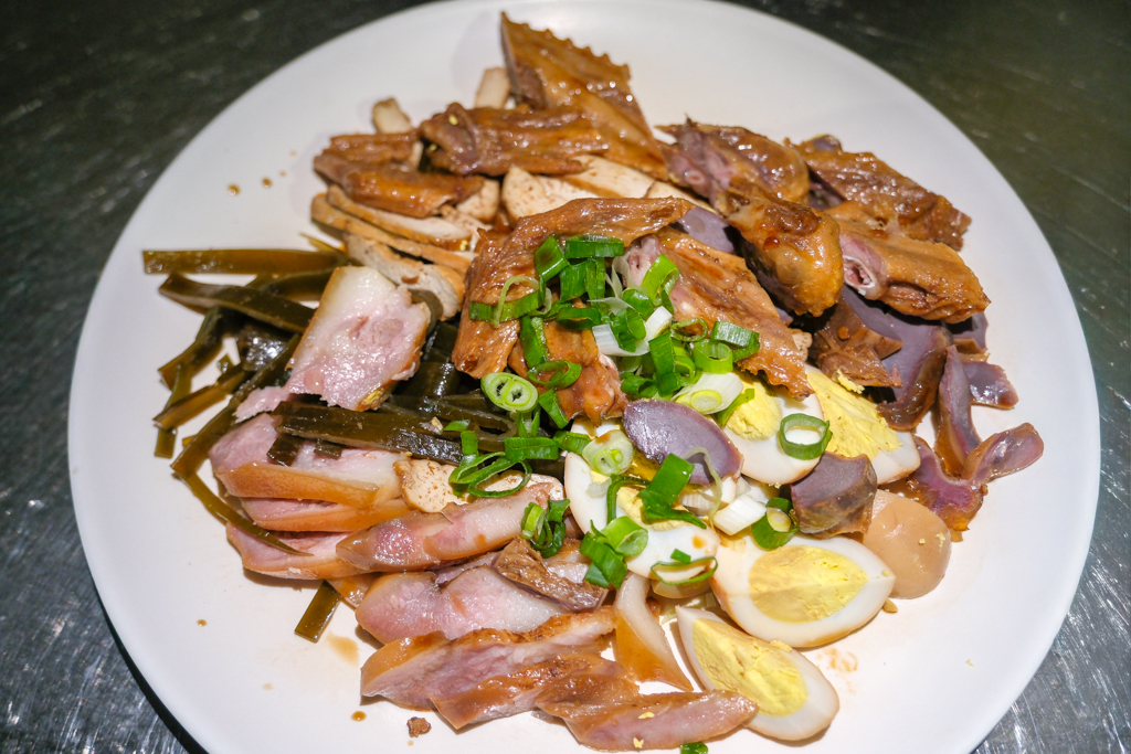 台中北屯｜阿春麵担．北屯國小地下道旁，默默經營60年的麵店 @飛天璇的口袋