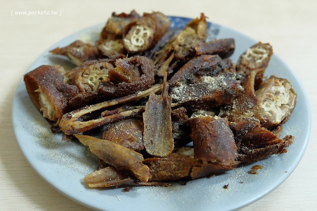 台中新社｜豆腐宗．在地經營超過50年，鹽酥鴨頭連骨頭都可以吃 @飛天璇的口袋