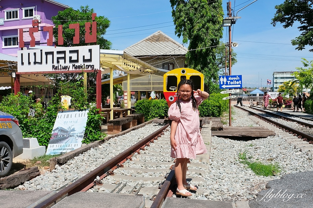 泰國曼谷｜美功鐵道市場 Maeklong．曼谷近郊一日遊必訪景點，火車經過攤販特殊求生之道 @飛天璇的口袋