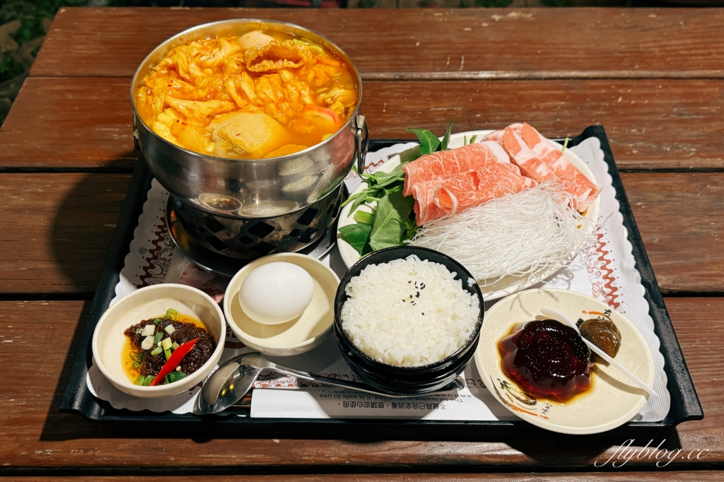 台中北屯｜三本茶藝館．在古厝裡吃飯的感覺，爬完大坑步道吃美食 @飛天璇的口袋