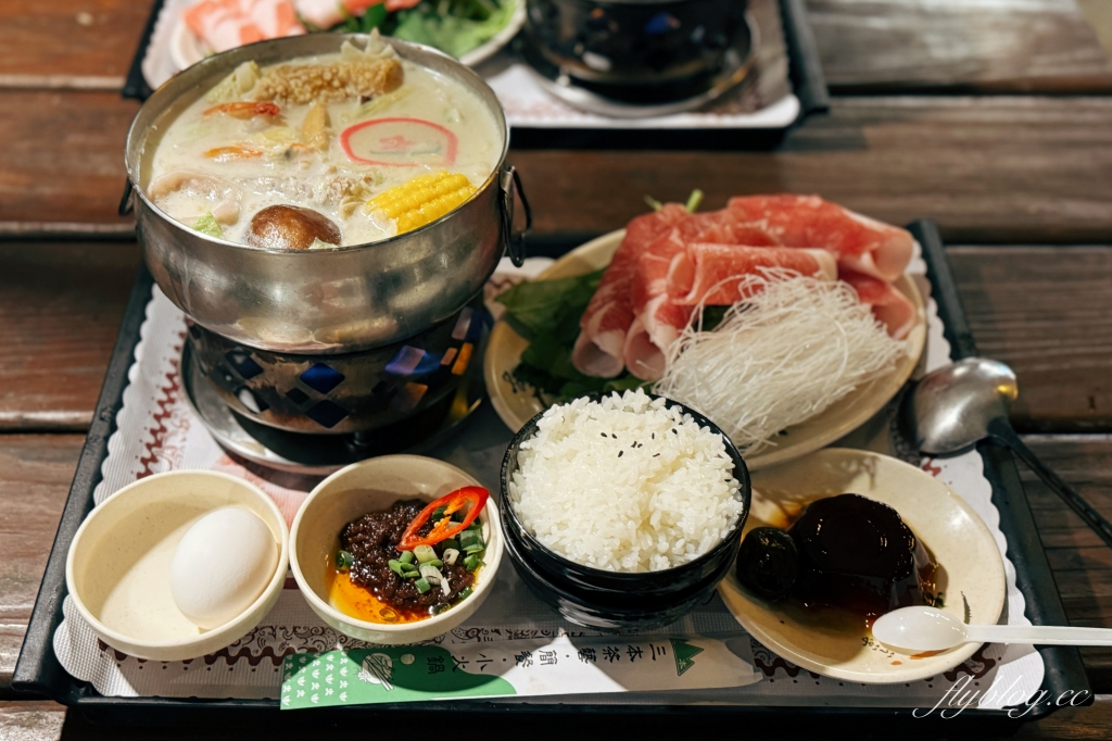 台中北屯｜三本茶藝館．在古厝裡吃飯的感覺，爬完大坑步道吃美食 @飛天璇的口袋