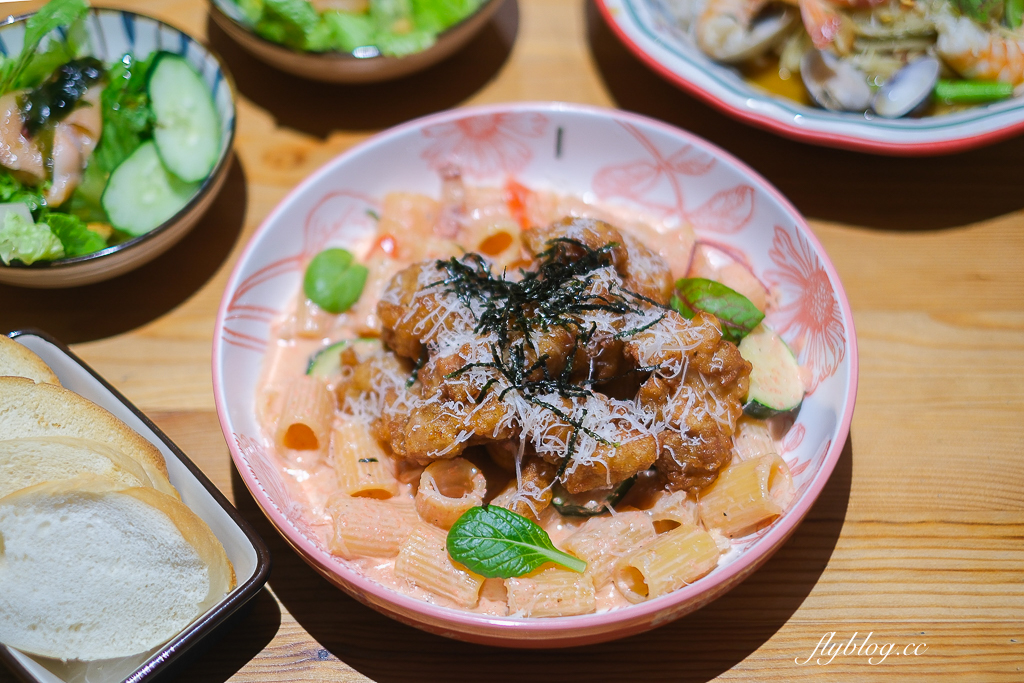 乾杯．中友店┃台中北區美食：輕鬆活潑的用餐氛圍，嘴對嘴親親10秒送五花肉 @飛天璇的口袋