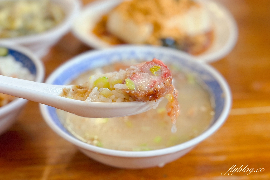 台中南屯｜台客燒肉粥，復刻懷舊農村氛圍的銅板美食，台中米其林必比登推薦 @飛天璇的口袋